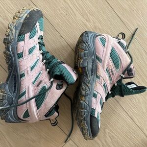 Outdoor voices Merrill Shoes - Pink and Green